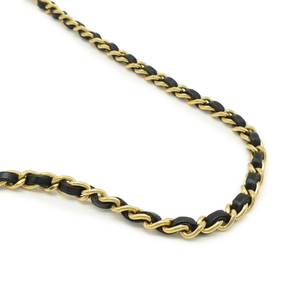 CHANEL Black Leather Shoulder Bag - Picture 6 of 10